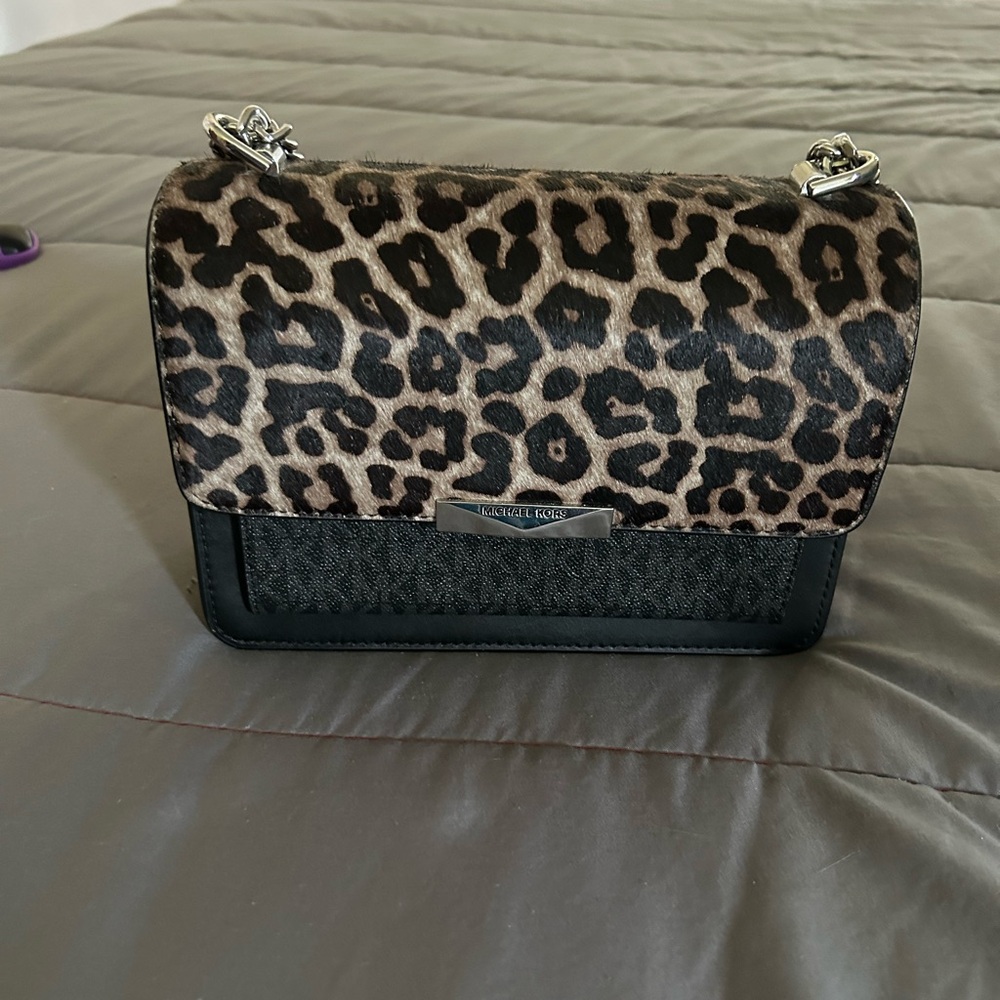 Micheal Kors shoulder purse with cheetah print